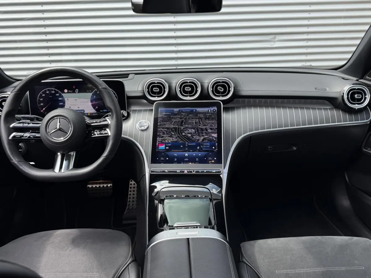 C200 AMG Camera Led Cruise Pano Head Up 22 NL Auto Eerste Eigenaar Vol Opties Achterasbesturing Sfeerverlichting Trekhaak Dealer Onderhouden Perfecte Staat