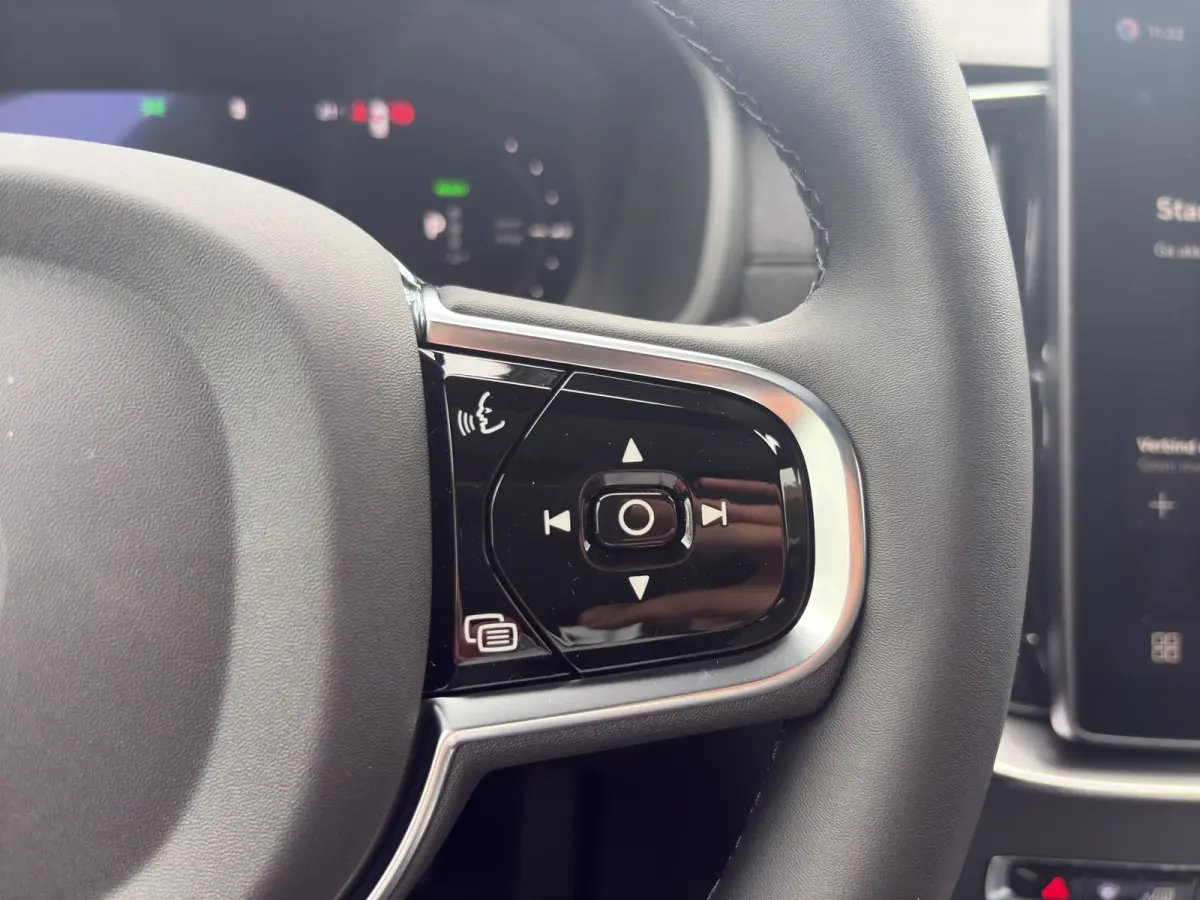 Ultra Black Edition 2.0 T8 Plug-In Hybrid AWD | Bowers & Wilkins | Luchtvering | Full LED Verlichting | Schuifkanteldak | Adap. cruise control |