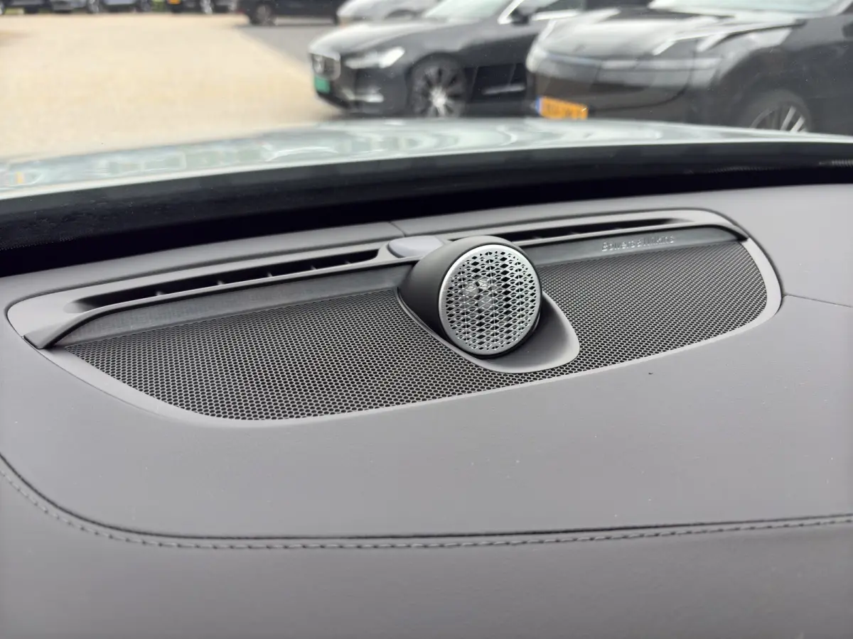 Ultra Black Edition 2.0 T8 Plug-In Hybrid AWD | Bowers & Wilkins | Luchtvering | Full LED Verlichting | Schuifkanteldak | Adap. cruise control |