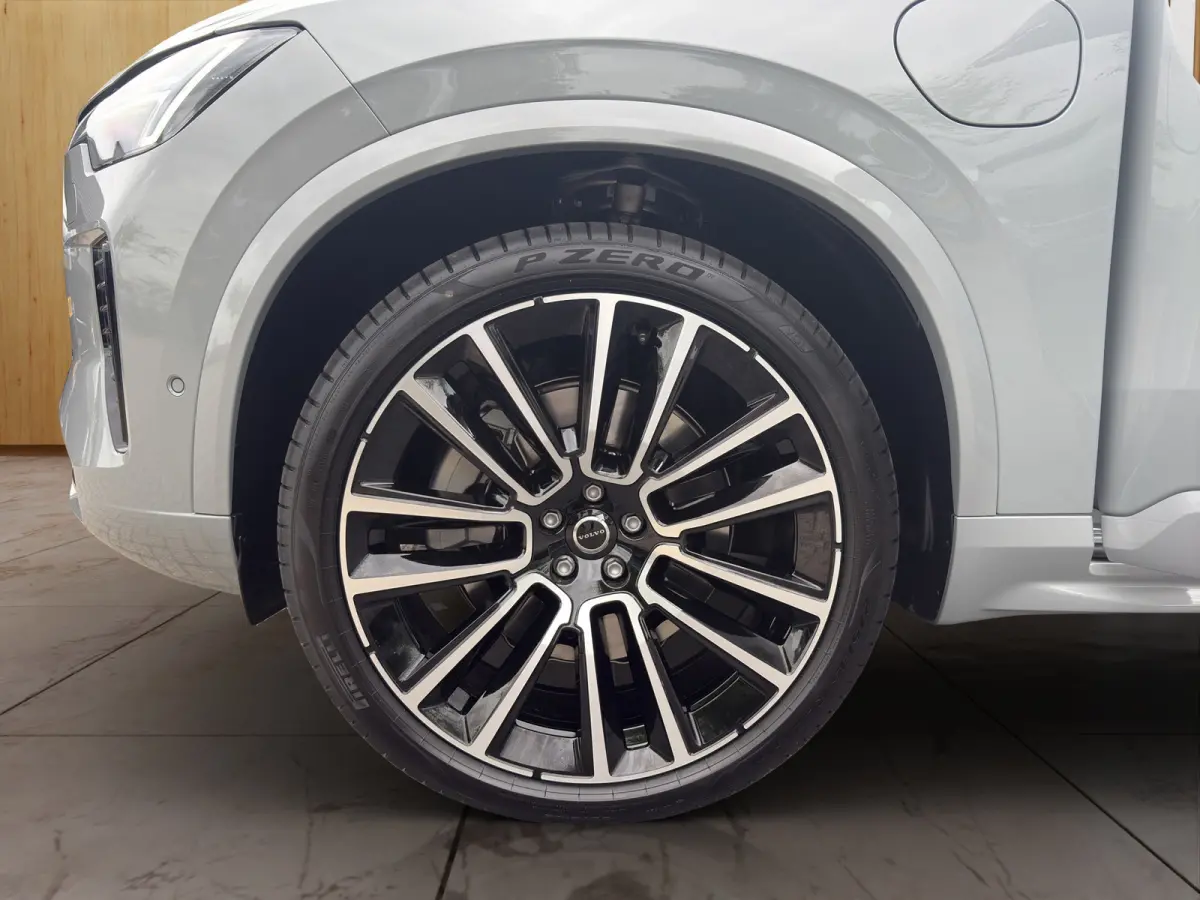 Ultra Black Edition 2.0 T8 Plug-In Hybrid AWD | Bowers & Wilkins | Luchtvering | Full LED Verlichting | Schuifkanteldak | Adap. cruise control |