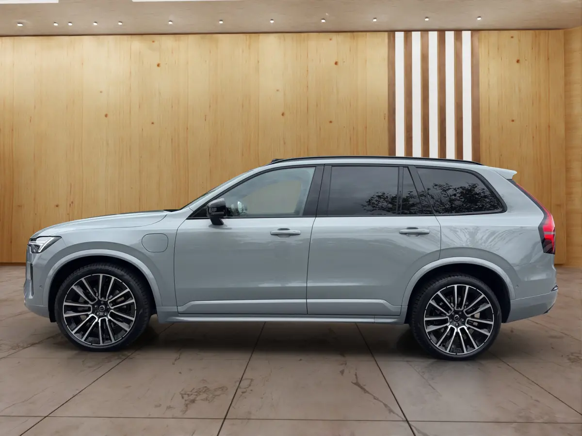Ultra Black Edition 2.0 T8 Plug-In Hybrid AWD | Bowers & Wilkins | Luchtvering | Full LED Verlichting | Schuifkanteldak | Adap. cruise control |