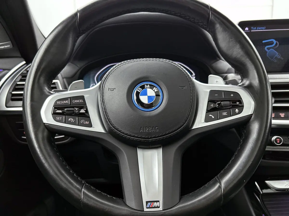 xDrive30e High Executive | M-SPORT | PANORAMADAK | HARMAN KARDON | HEAD-UP | CAMERA | LEER
