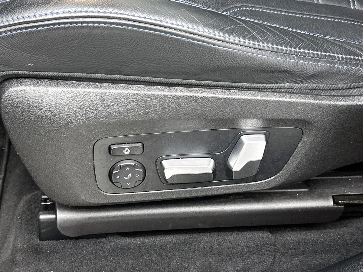 xDrive30e High Executive | M-SPORT | PANORAMADAK | HARMAN KARDON | HEAD-UP | CAMERA | LEER