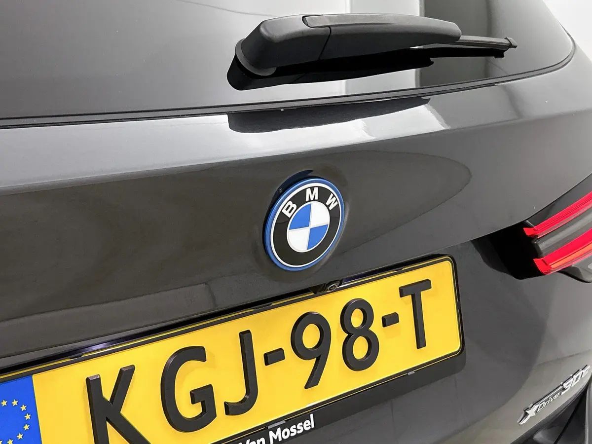 xDrive30e High Executive | M-SPORT | PANORAMADAK | HARMAN KARDON | HEAD-UP | CAMERA | LEER