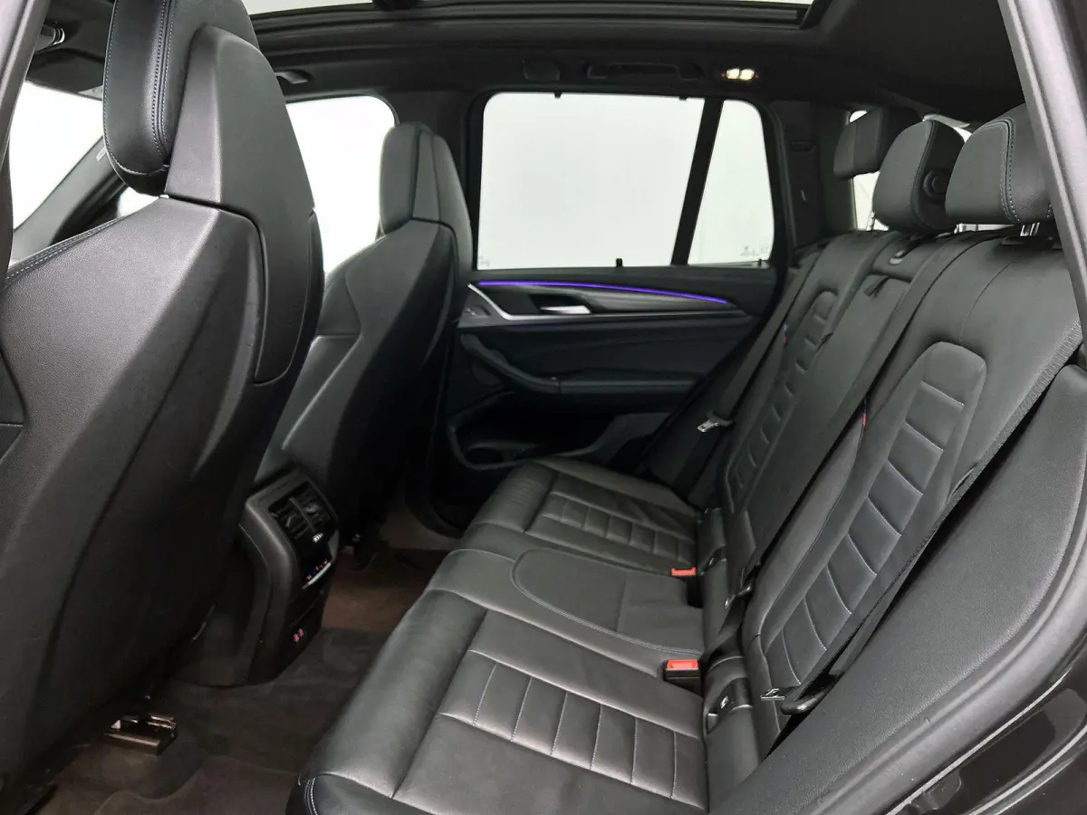 xDrive30e High Executive | M-SPORT | PANORAMADAK | HARMAN KARDON | HEAD-UP | CAMERA | LEER