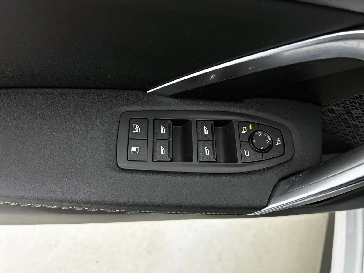 xDrive25e | M-SPORT | PANORAMADAK | LEER | 360 CAMERA | STOELVERWARMING | HEAD-UP