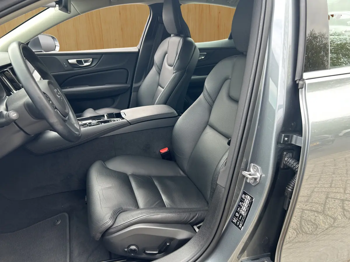 2.0 Recharge T6 AWD Inscription | BLIS | Camera | Stoel + Stuur verwarming | Elektrische stoelen | Adapt. Cruise