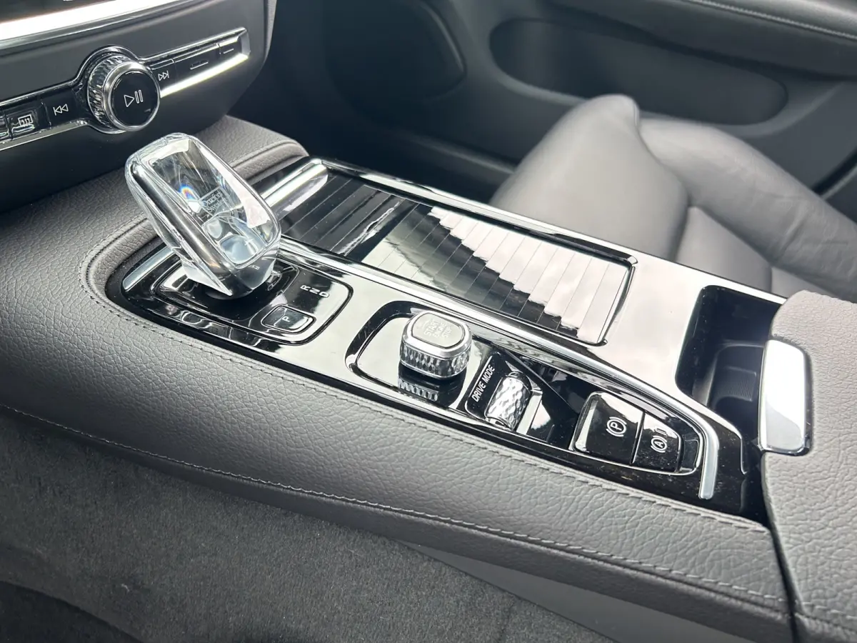 2.0 Recharge T6 AWD Inscription | BLIS | Camera | Stoel + Stuur verwarming | Elektrische stoelen | Adapt. Cruise