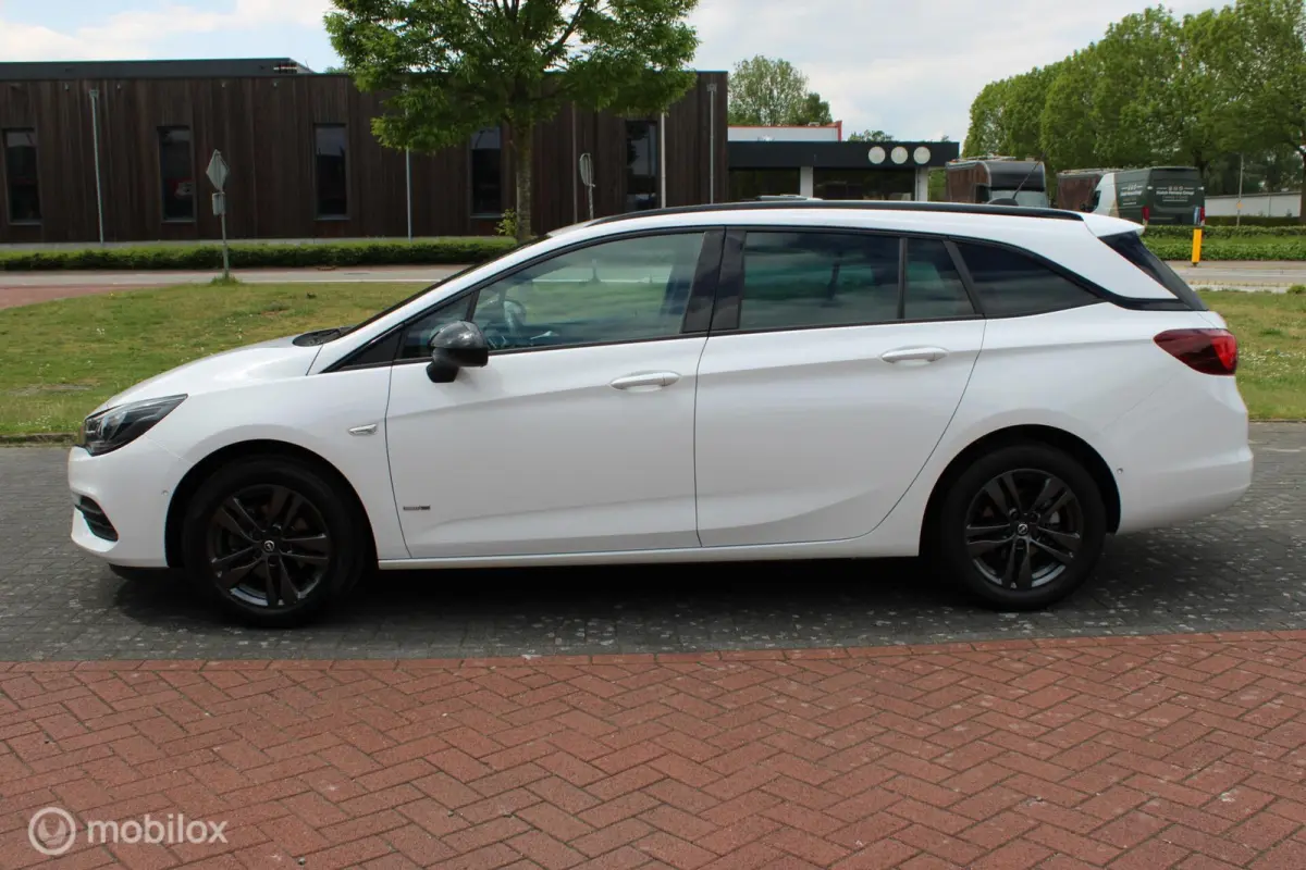 1.2 Design & Tech, Camera, Voor + achter Pdc, App connect, Clima, Dode hoek Detectie, Navi, Cruise, Comfort stoelen, 16 inch Lmv.