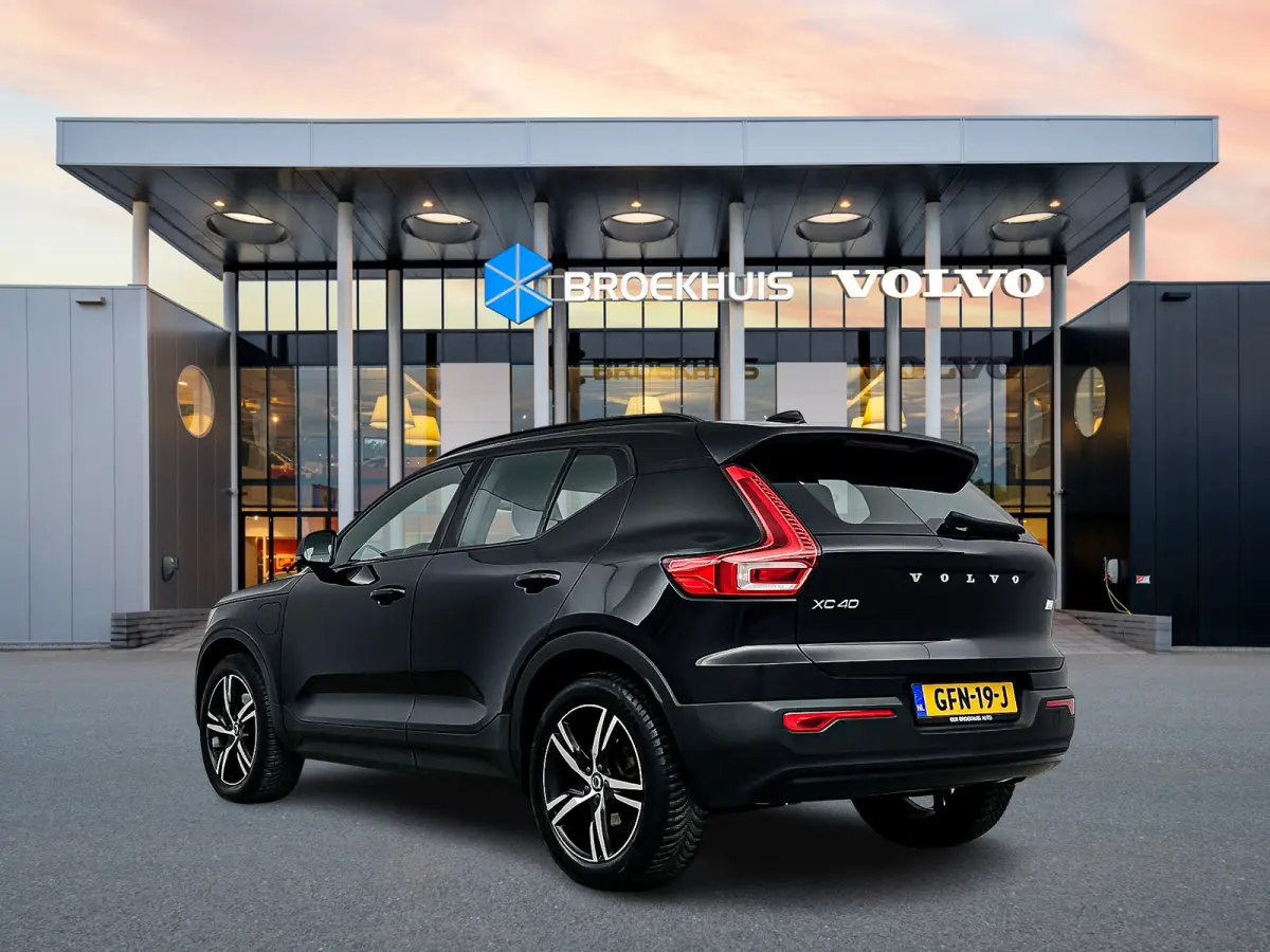 T5 R-Design | 19" | Leder/Nubuck | Elektr. verst. Stoelen | Trekhaak | Parkeercamera | Stoel/Stuurverwarming | Keyless