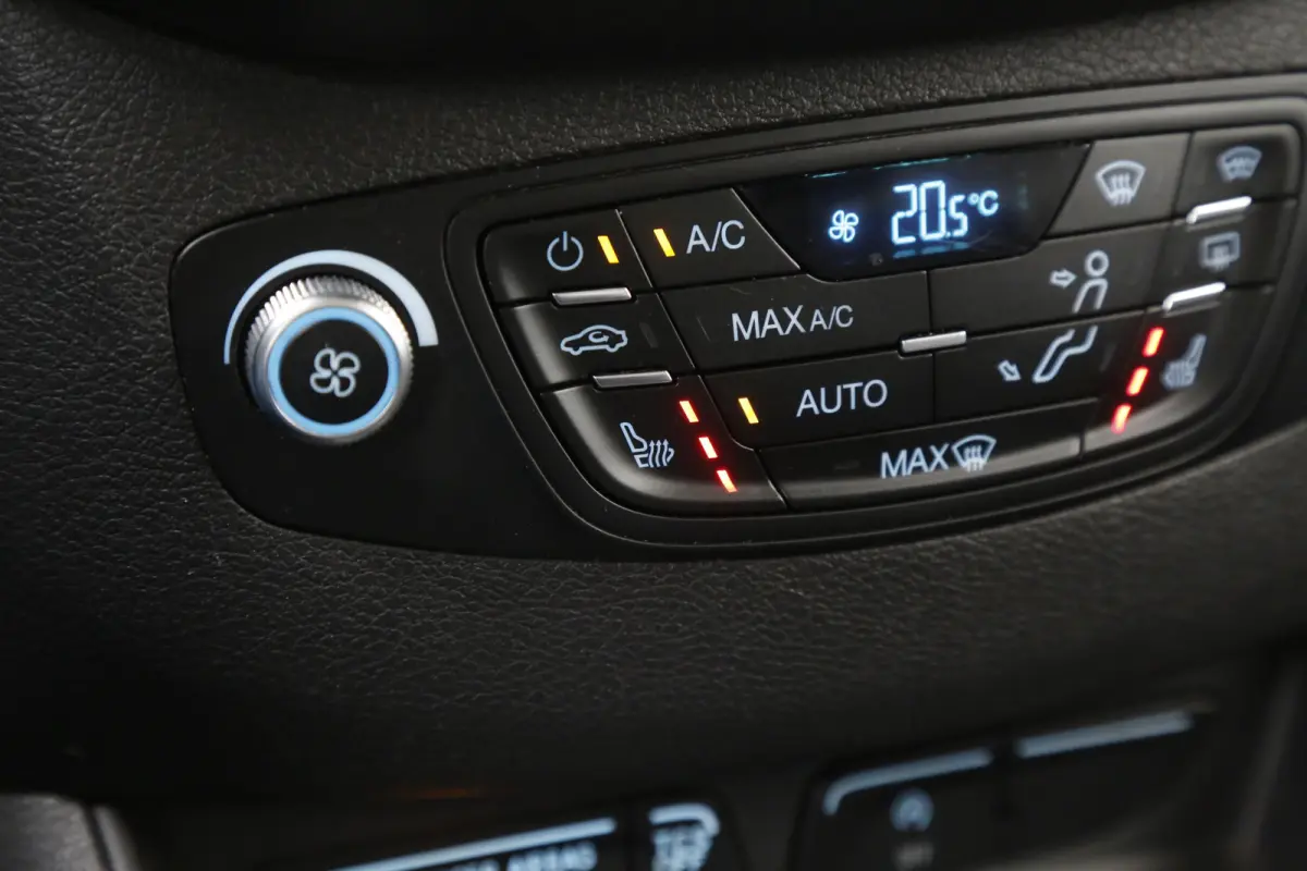1.5 TDCI Limited Duratorq S&S*NL-Auto*Perfect Onderh.*Apple Carplay/Cruise-Control/Stoelverw./Navi/DAB/Parkeersens./15 inch LM*