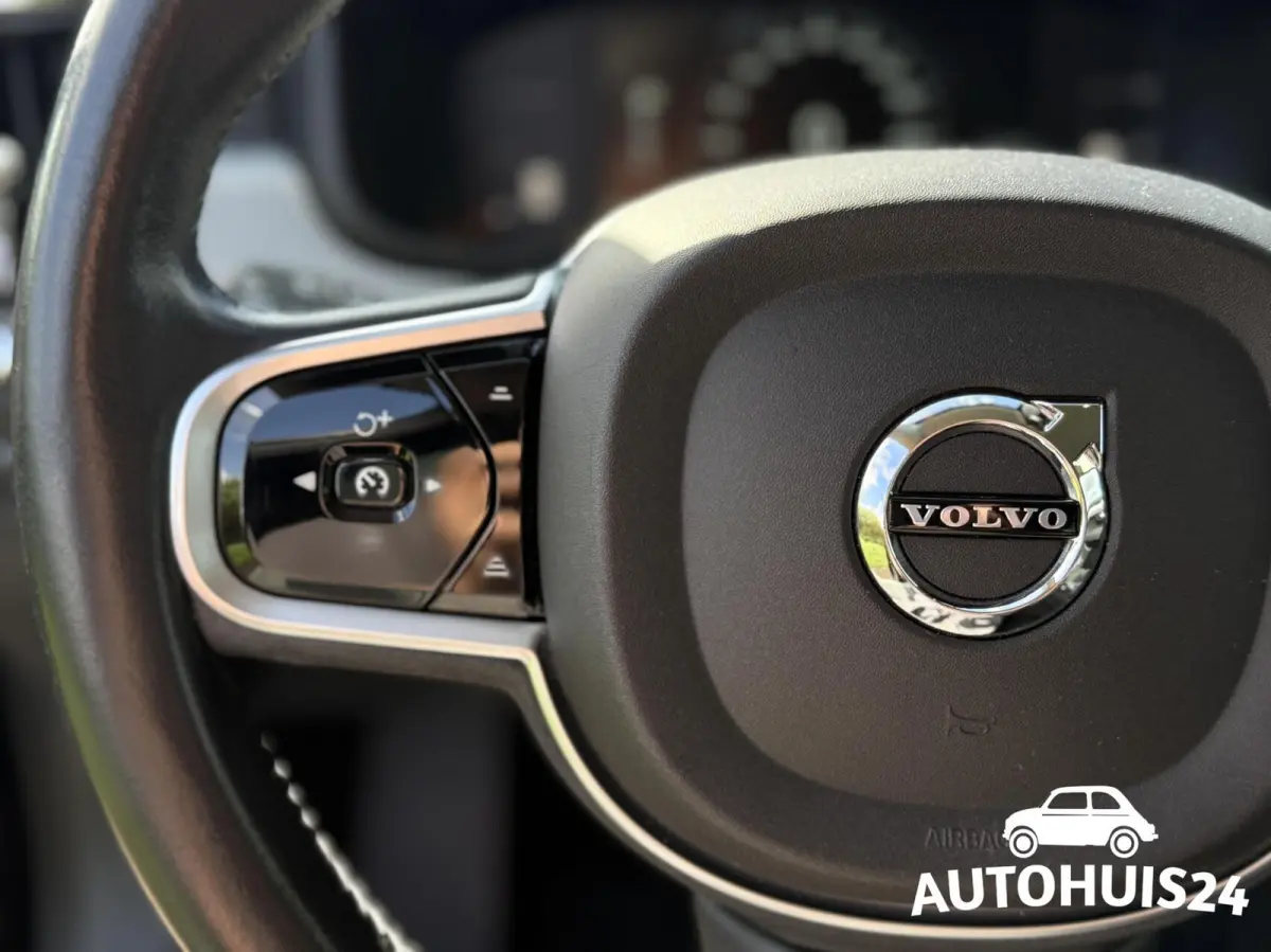 2.0 T4 Momentum TREKHAAK|KEYLESS|PILOT-ASSIST|LED|LEDER