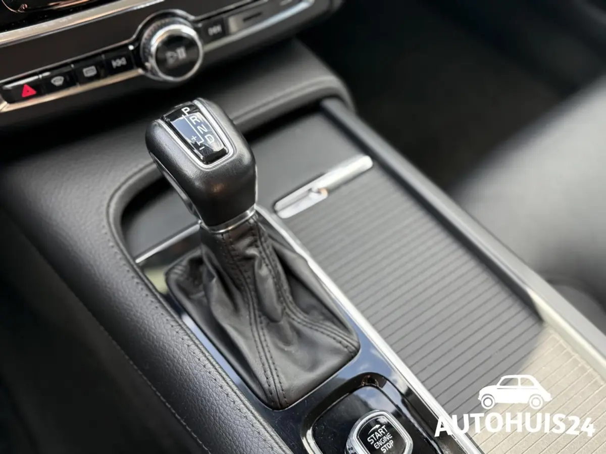 2.0 T4 Momentum TREKHAAK|KEYLESS|PILOT-ASSIST|LED|LEDER