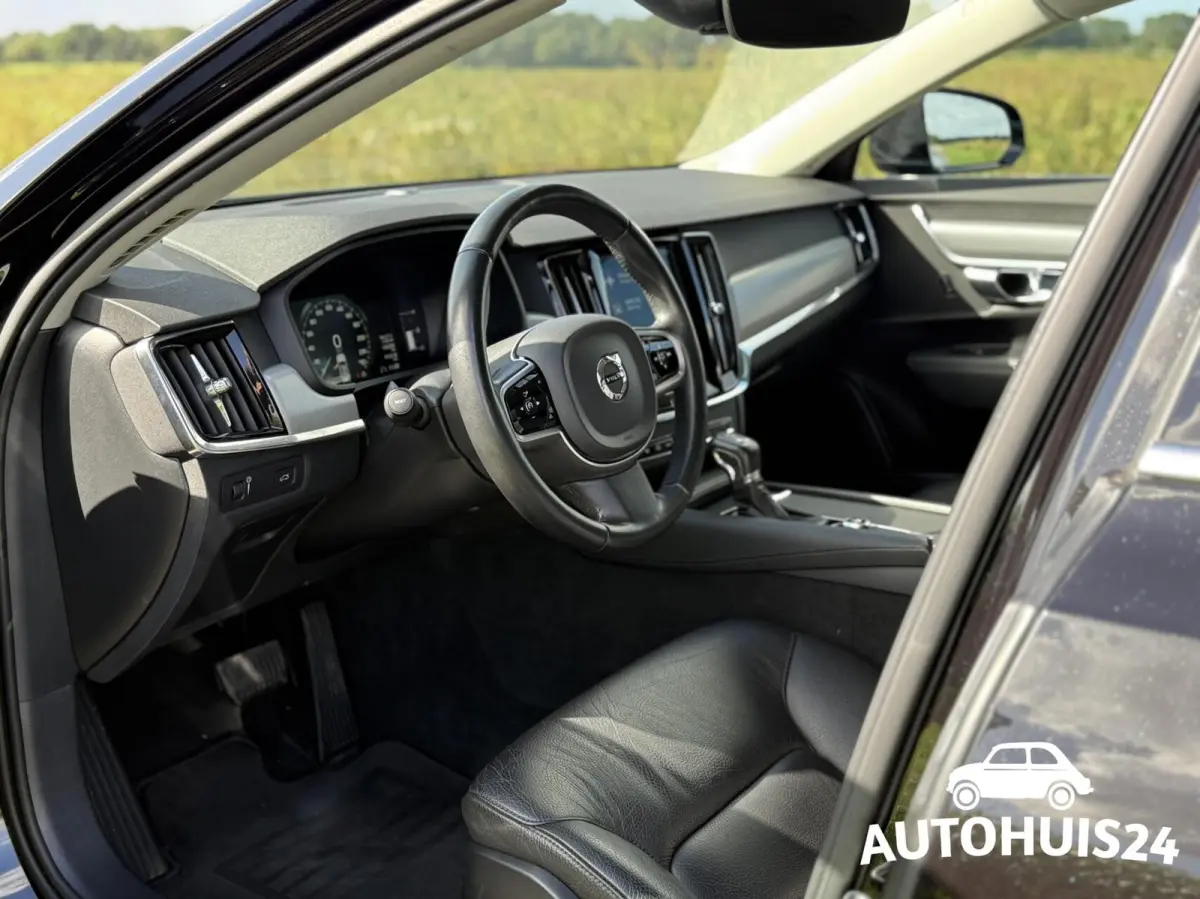2.0 T4 Momentum TREKHAAK|KEYLESS|PILOT-ASSIST|LED|LEDER