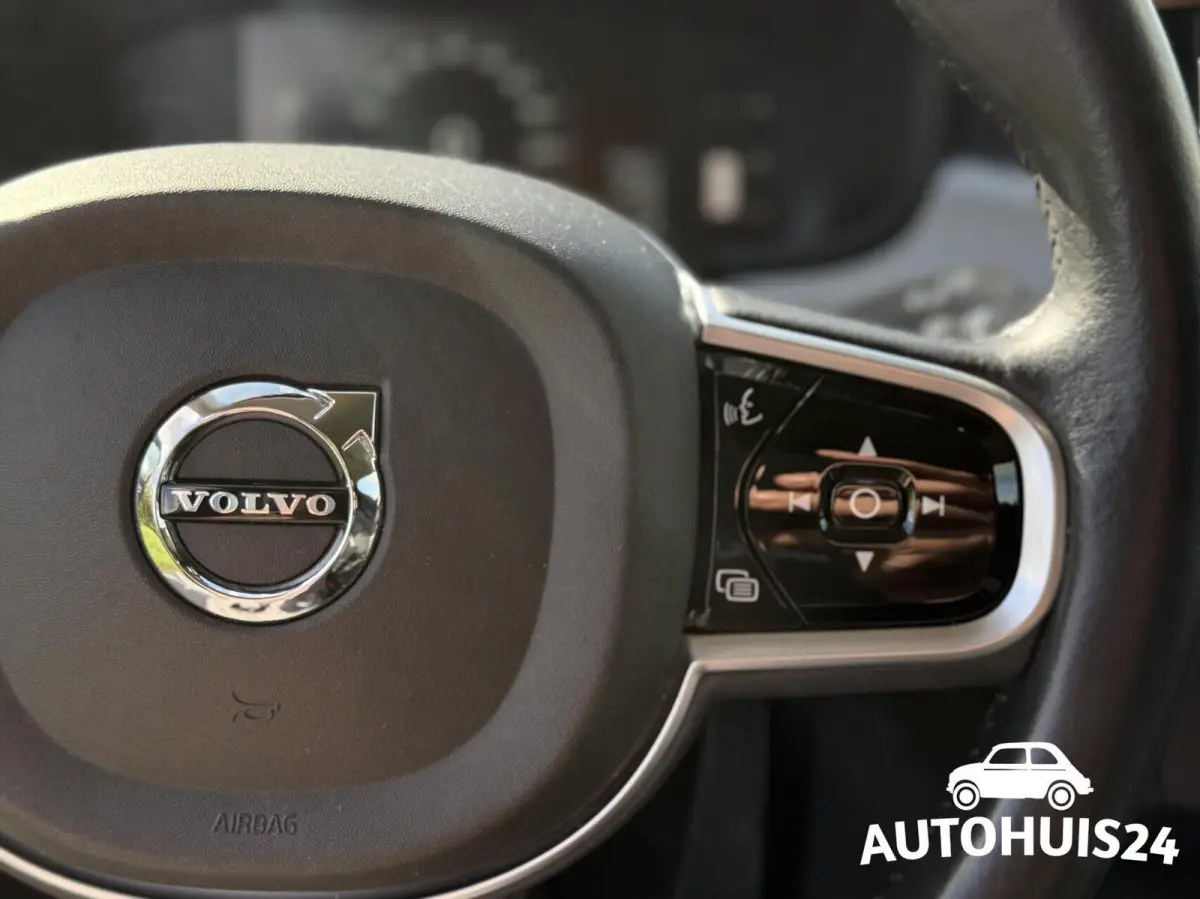 2.0 T4 Momentum TREKHAAK|KEYLESS|PILOT-ASSIST|LED|LEDER