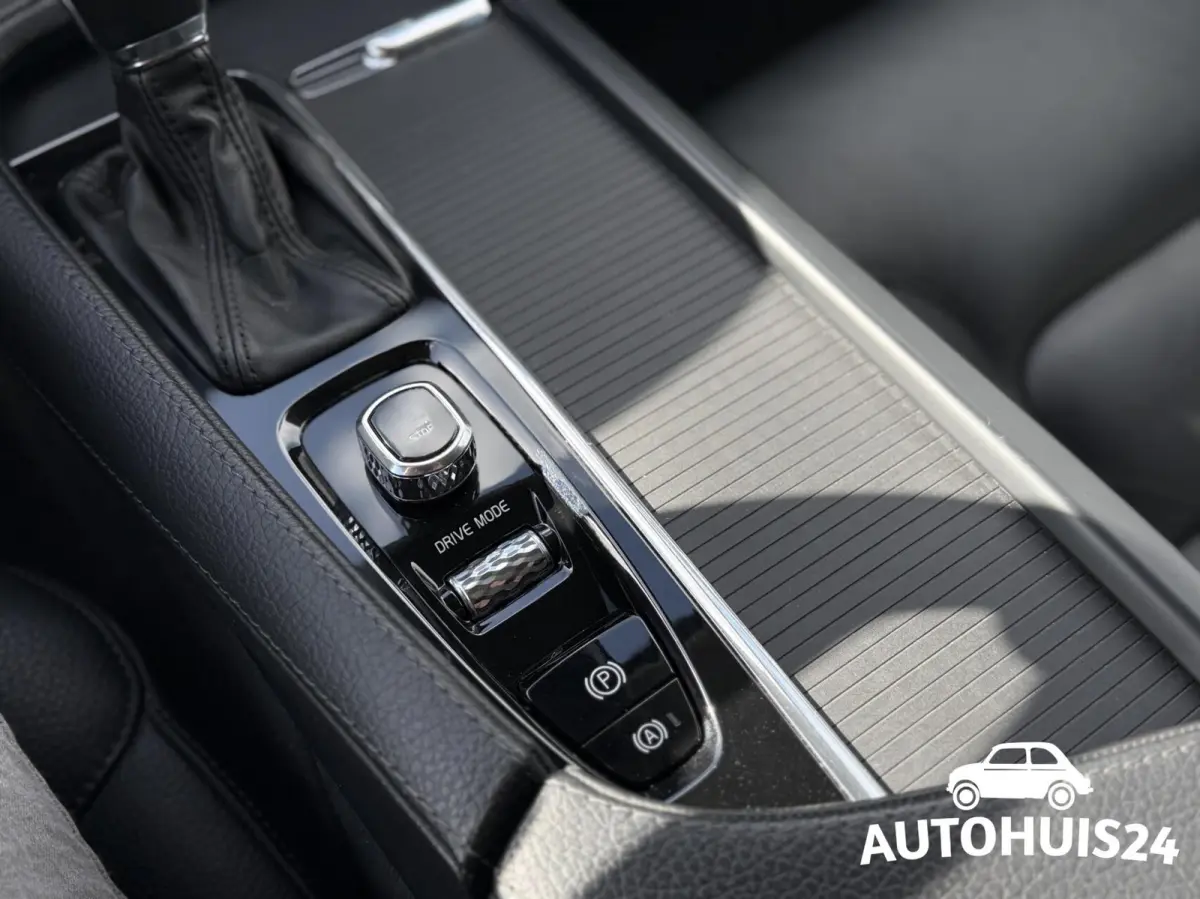 2.0 T4 Momentum TREKHAAK|KEYLESS|PILOT-ASSIST|LED|LEDER