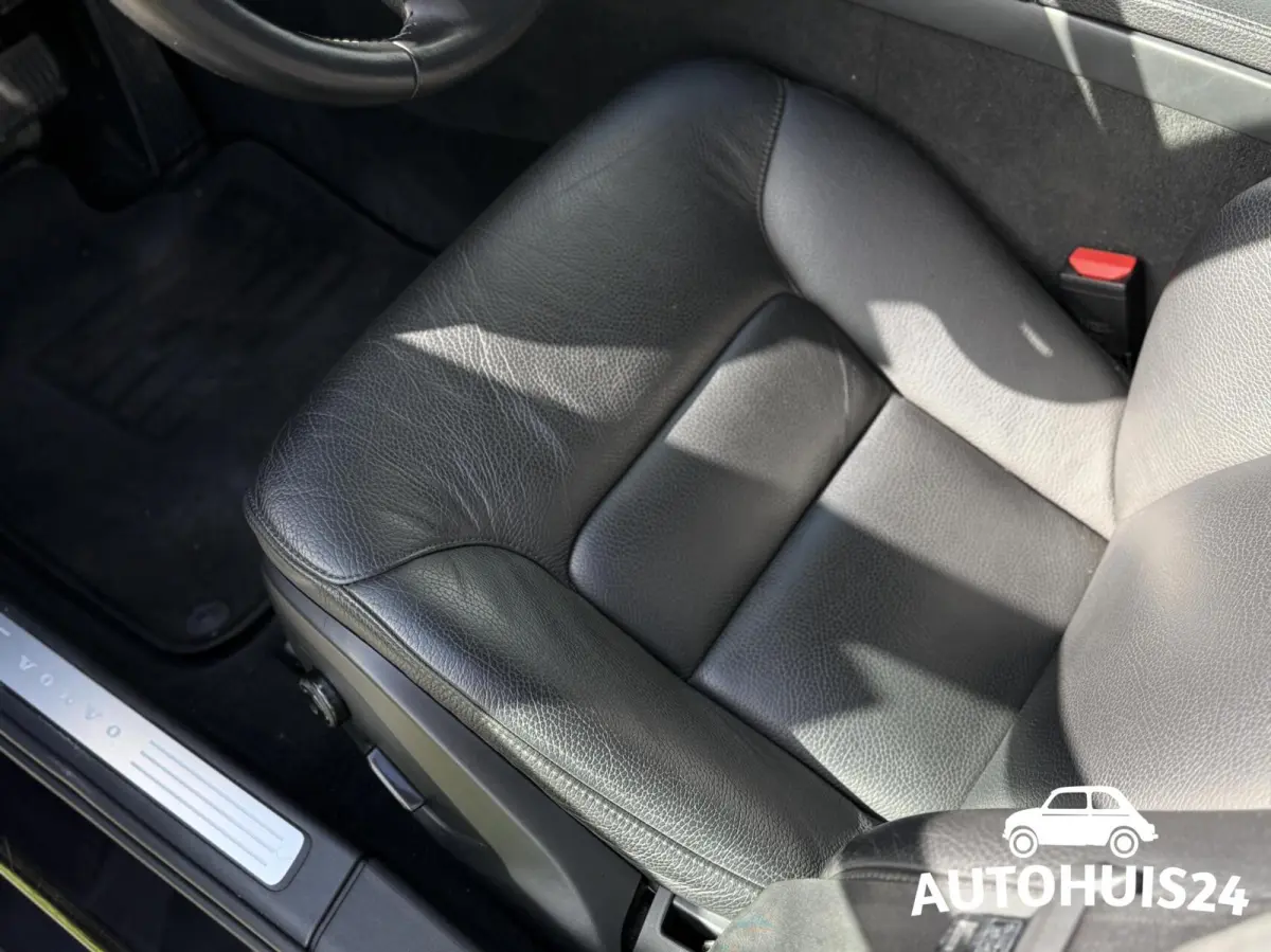 2.0 T4 Momentum TREKHAAK|KEYLESS|PILOT-ASSIST|LED|LEDER