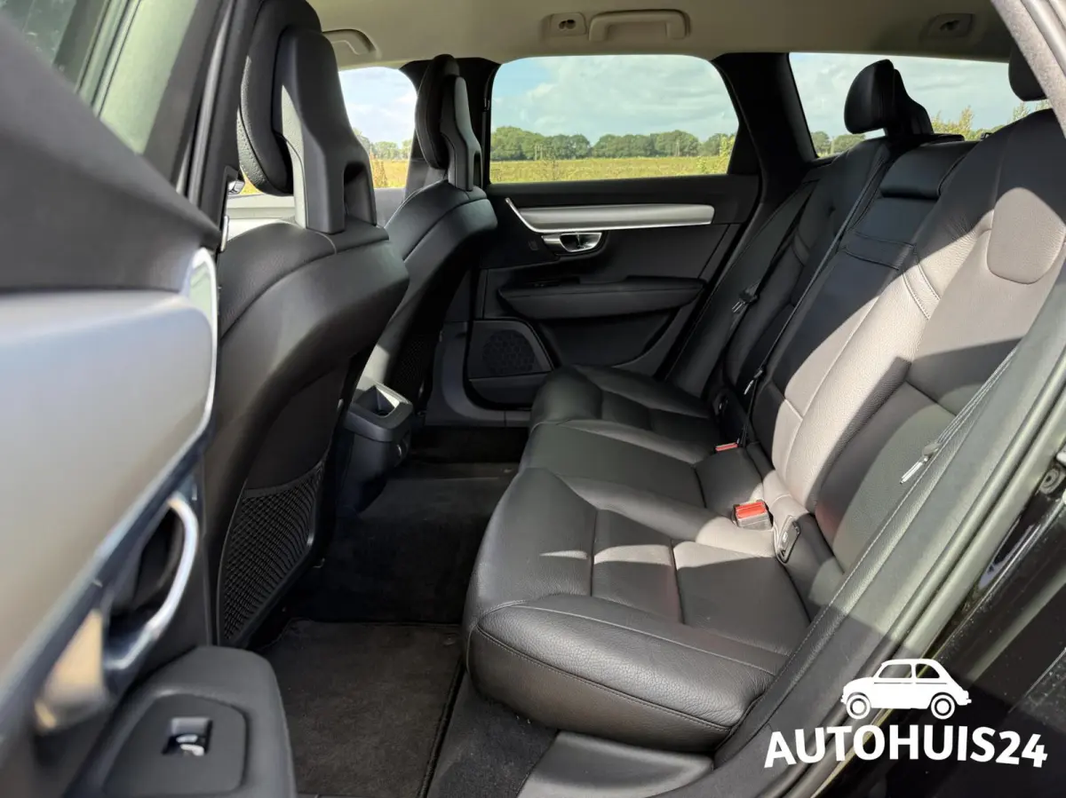 2.0 T4 Momentum TREKHAAK|KEYLESS|PILOT-ASSIST|LED|LEDER
