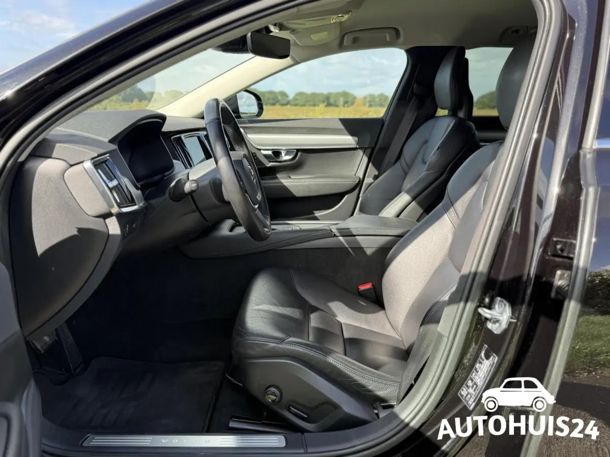 2.0 T4 Momentum TREKHAAK|KEYLESS|PILOT-ASSIST|LED|LEDER
