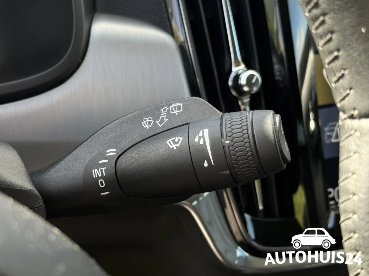 2.0 T4 Momentum TREKHAAK|KEYLESS|PILOT-ASSIST|LED|LEDER