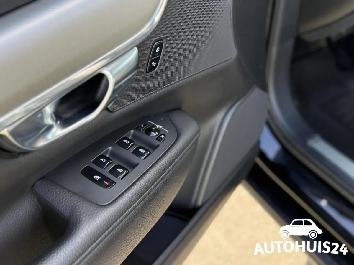 2.0 T4 Momentum TREKHAAK|KEYLESS|PILOT-ASSIST|LED|LEDER