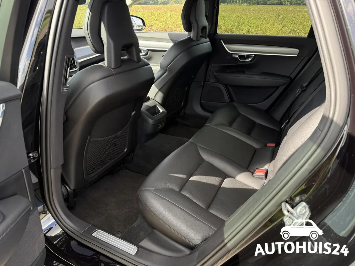 2.0 T4 Momentum TREKHAAK|KEYLESS|PILOT-ASSIST|LED|LEDER