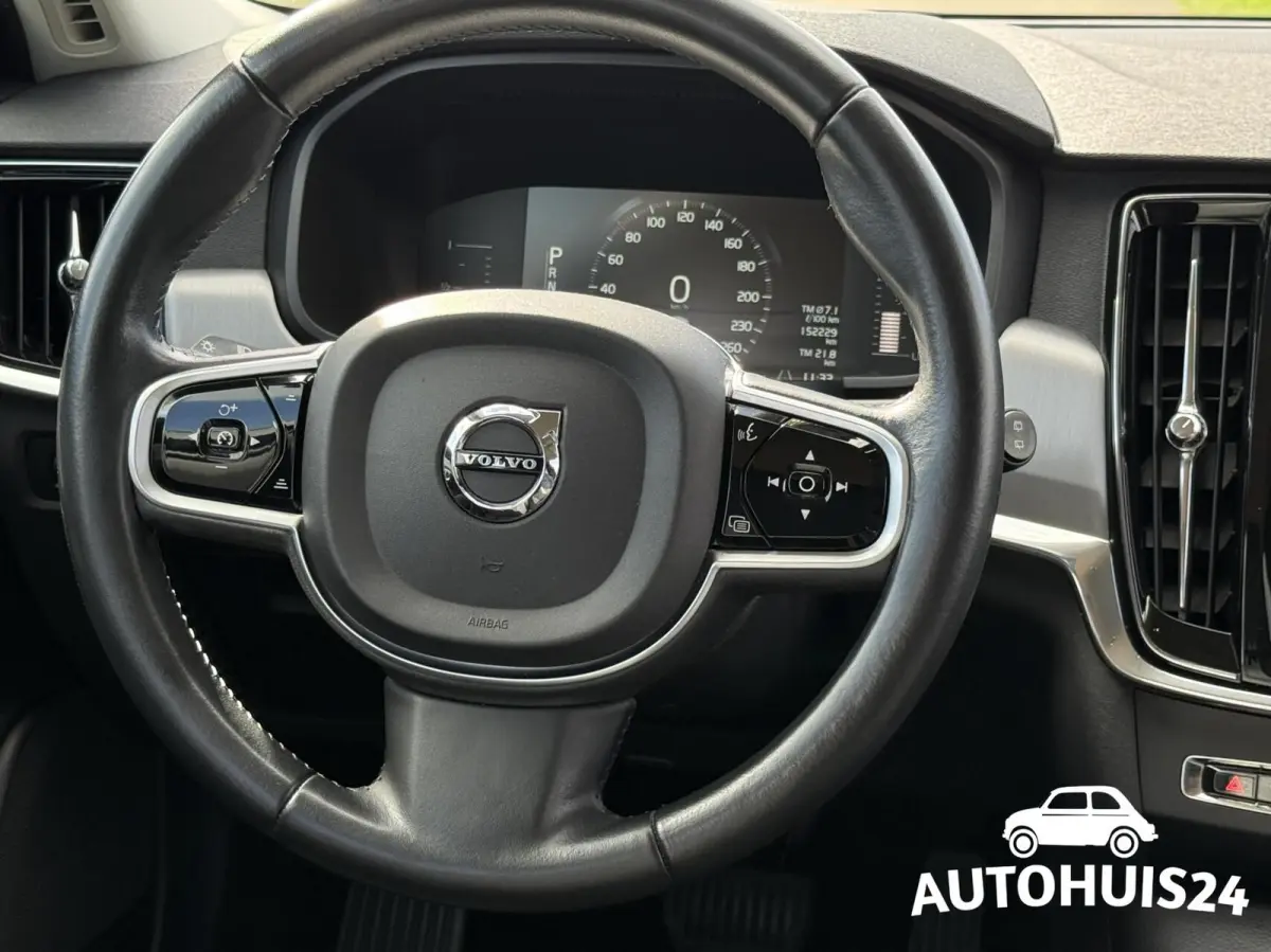 2.0 T4 Momentum TREKHAAK|KEYLESS|PILOT-ASSIST|LED|LEDER