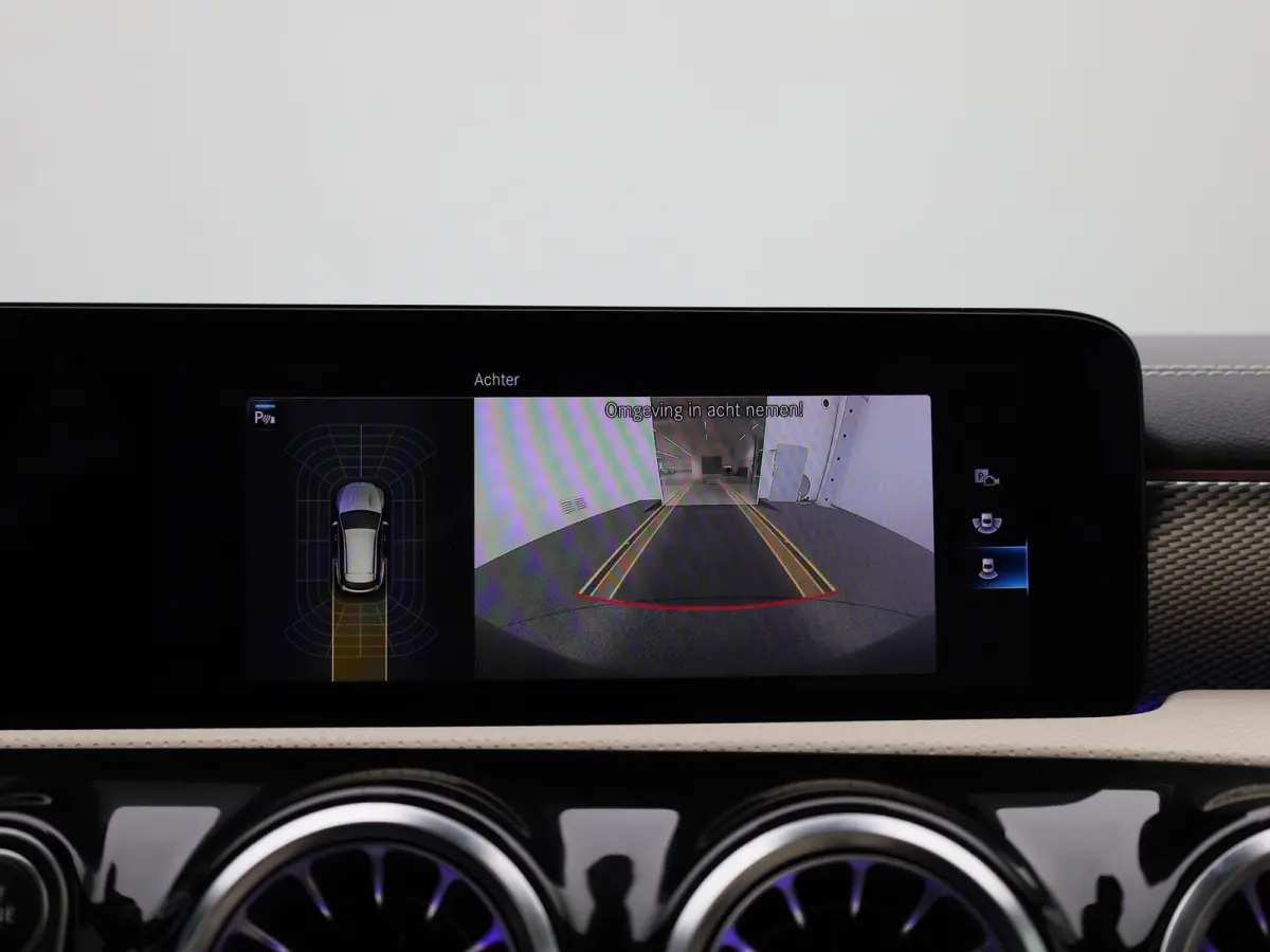 200 Business Solution | Automaat | Panoramadak | Apple Carplay / Android Auto | Stoelverwarming | Sfeerverlichting | Leder | Camera | Parkeer sensoren | Navigatie | Virtual cockpit | Lichtme