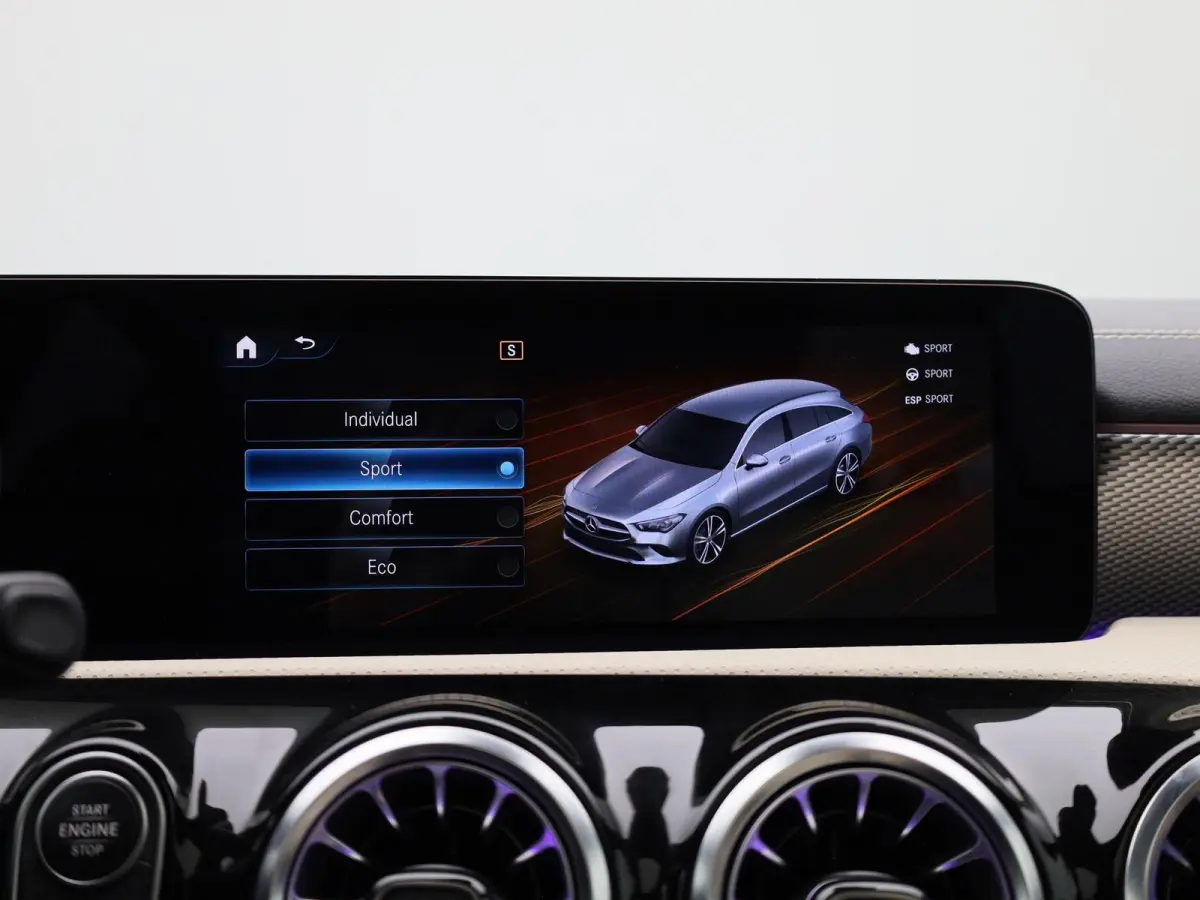 200 Business Solution | Automaat | Panoramadak | Apple Carplay / Android Auto | Stoelverwarming | Sfeerverlichting | Leder | Camera | Parkeer sensoren | Navigatie | Virtual cockpit | Lichtme