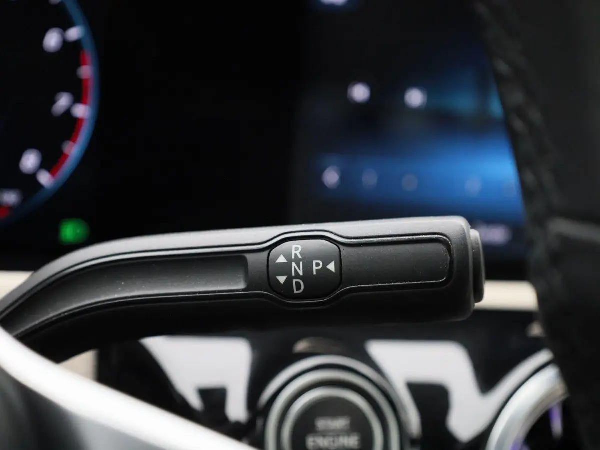 200 Business Solution | Automaat | Panoramadak | Apple Carplay / Android Auto | Stoelverwarming | Sfeerverlichting | Leder | Camera | Parkeer sensoren | Navigatie | Virtual cockpit | Lichtme