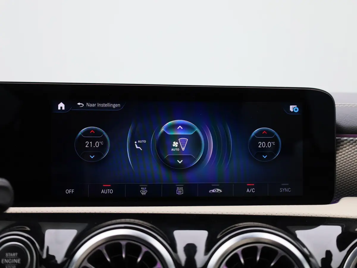 200 Business Solution | Automaat | Panoramadak | Apple Carplay / Android Auto | Stoelverwarming | Sfeerverlichting | Leder | Camera | Parkeer sensoren | Navigatie | Virtual cockpit | Lichtme