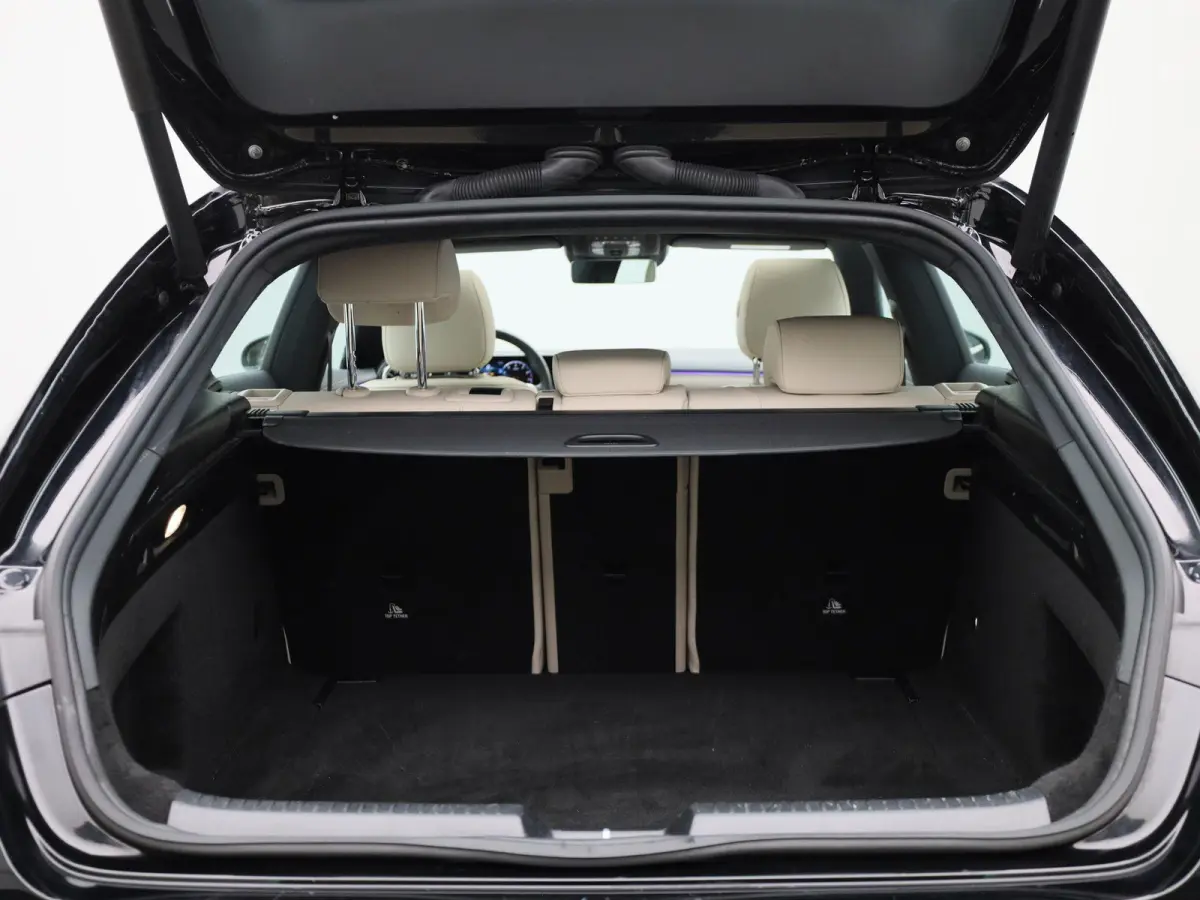 200 Business Solution | Automaat | Panoramadak | Apple Carplay / Android Auto | Stoelverwarming | Sfeerverlichting | Leder | Camera | Parkeer sensoren | Navigatie | Virtual cockpit | Lichtme