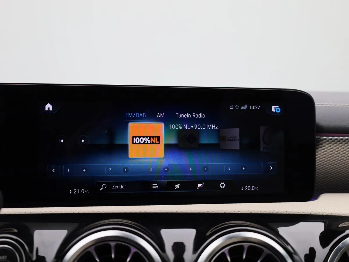 200 Business Solution | Automaat | Panoramadak | Apple Carplay / Android Auto | Stoelverwarming | Sfeerverlichting | Leder | Camera | Parkeer sensoren | Navigatie | Virtual cockpit | Lichtme
