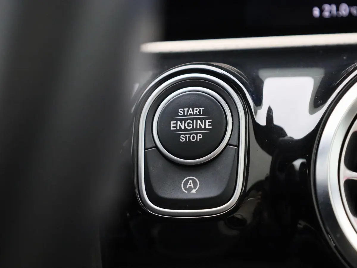 200 Business Solution | Automaat | Panoramadak | Apple Carplay / Android Auto | Stoelverwarming | Sfeerverlichting | Leder | Camera | Parkeer sensoren | Navigatie | Virtual cockpit | Lichtme