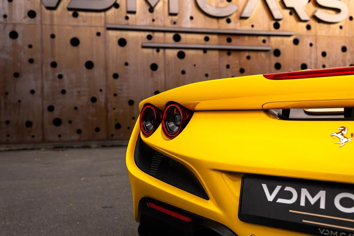 3.9 V8 HELE | Lift | Carbon | Racing Seats | Camera |