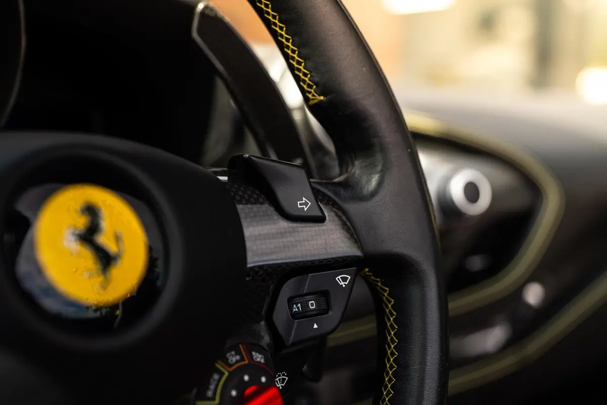 3.9 V8 HELE | Lift | Carbon | Racing Seats | Camera |