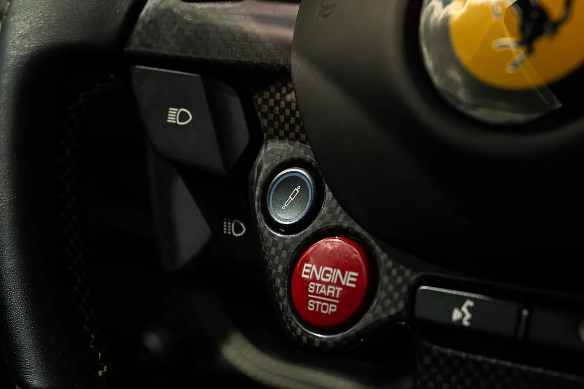 3.9 V8 HELE | Lift | Carbon | Racing Seats | Camera |