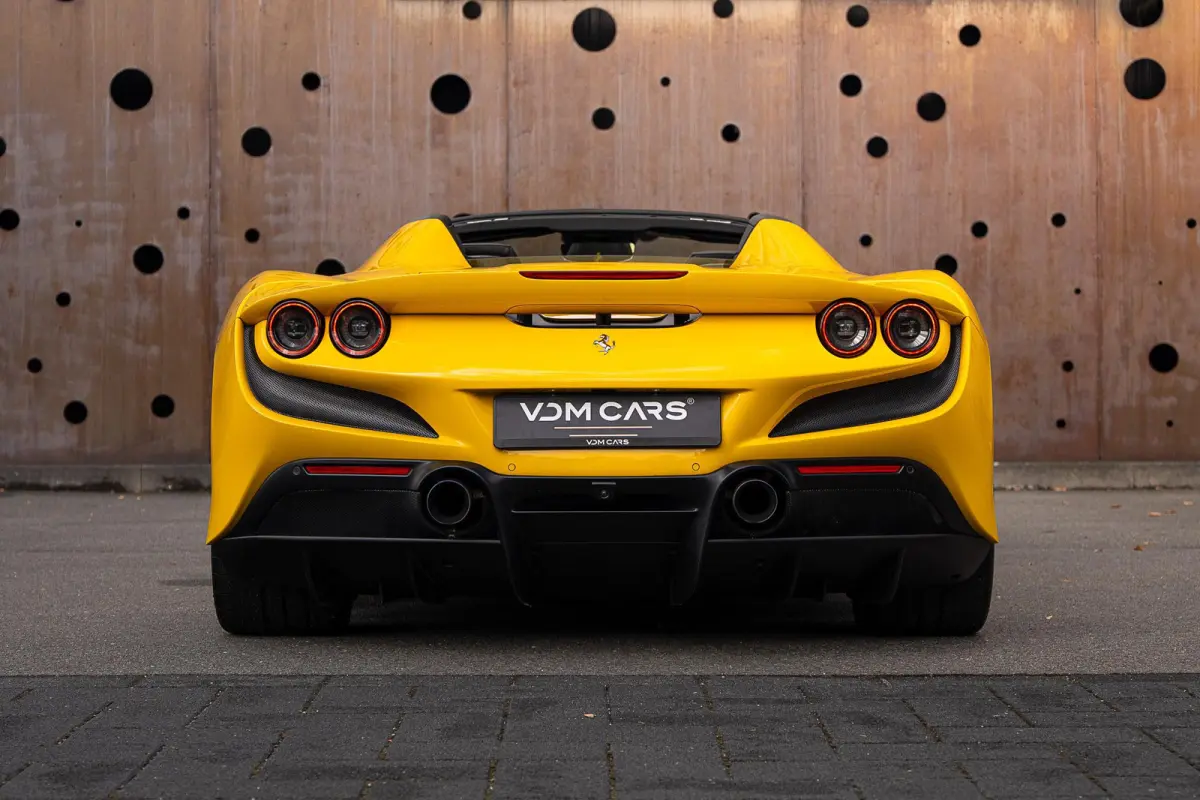 3.9 V8 HELE | Lift | Carbon | Racing Seats | Camera |