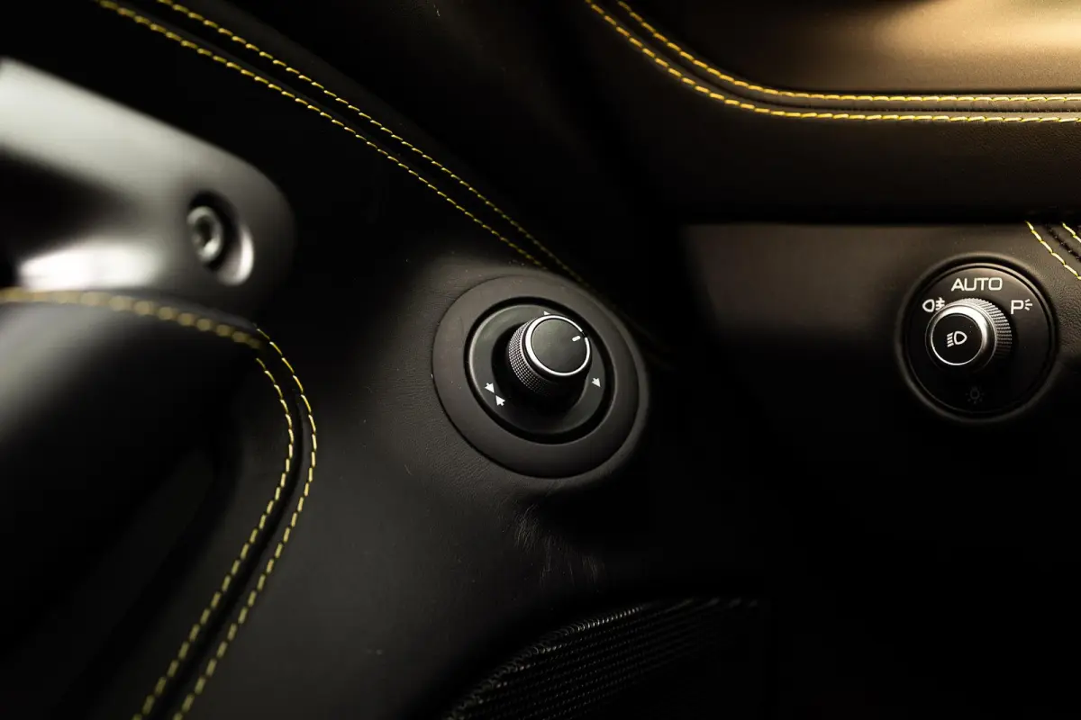 3.9 V8 HELE | Lift | Carbon | Racing Seats | Camera |