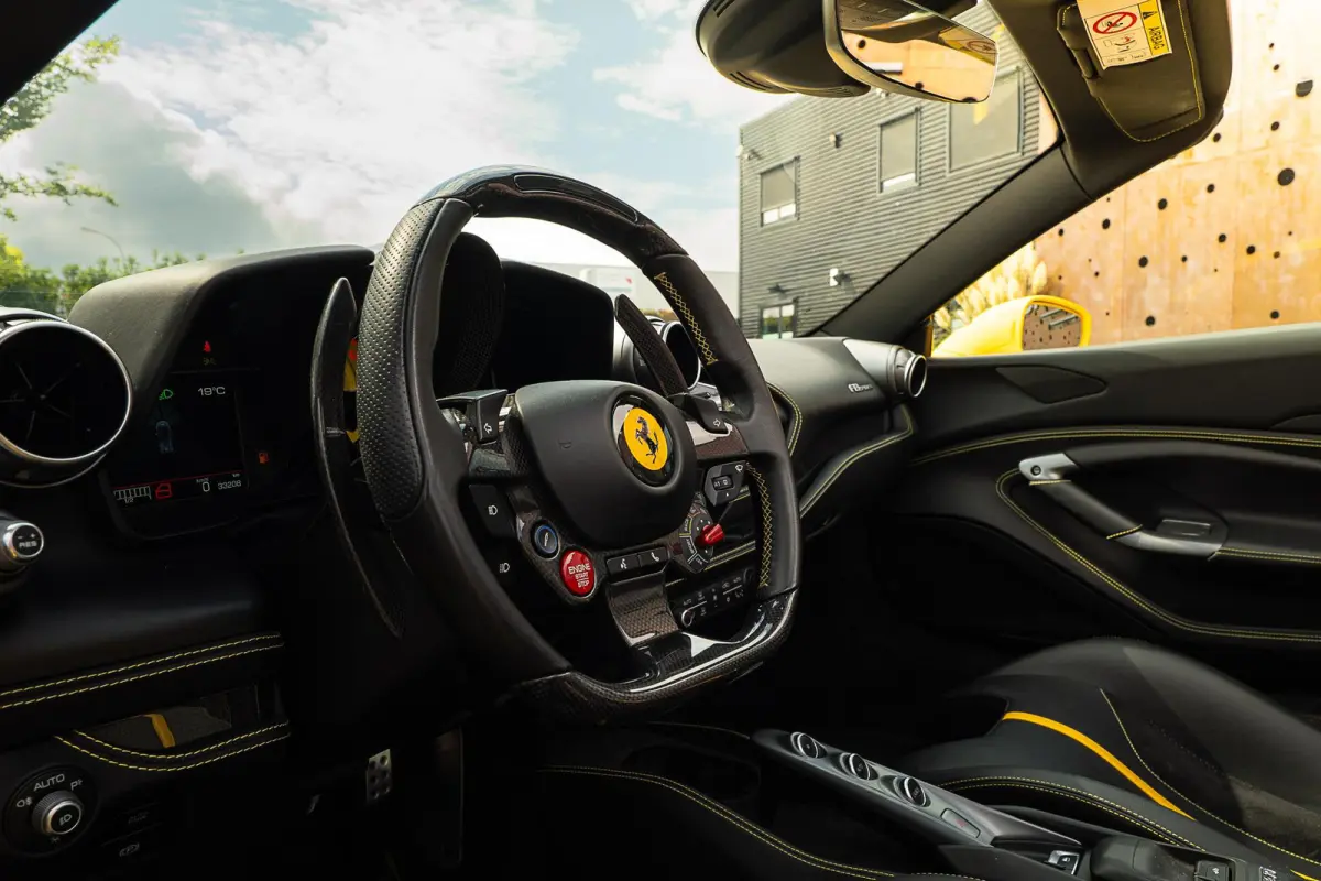 3.9 V8 HELE | Lift | Carbon | Racing Seats | Camera |