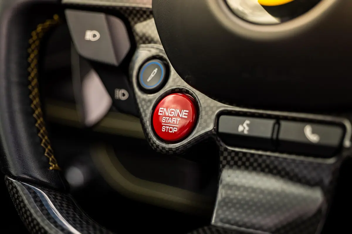 3.9 V8 HELE | Lift | Carbon | Racing Seats | Camera |