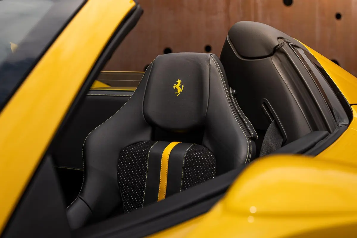 3.9 V8 HELE | Lift | Carbon | Racing Seats | Camera |