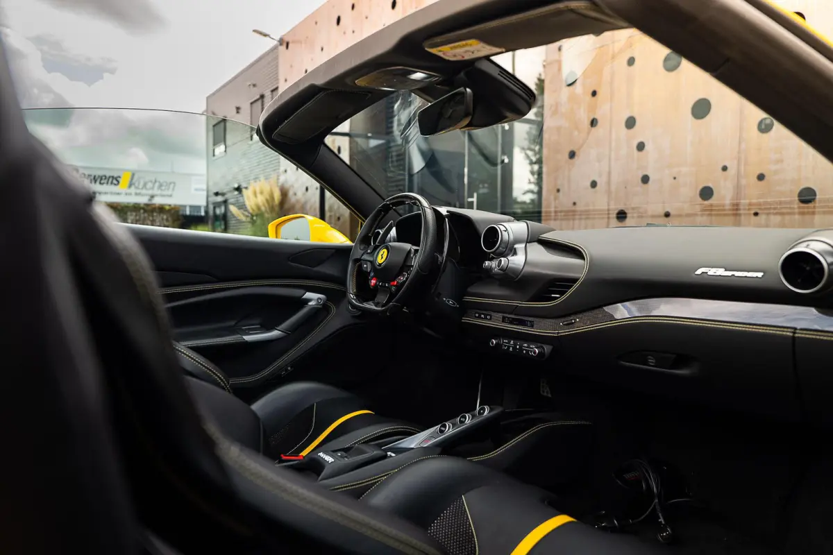 3.9 V8 HELE | Lift | Carbon | Racing Seats | Camera |