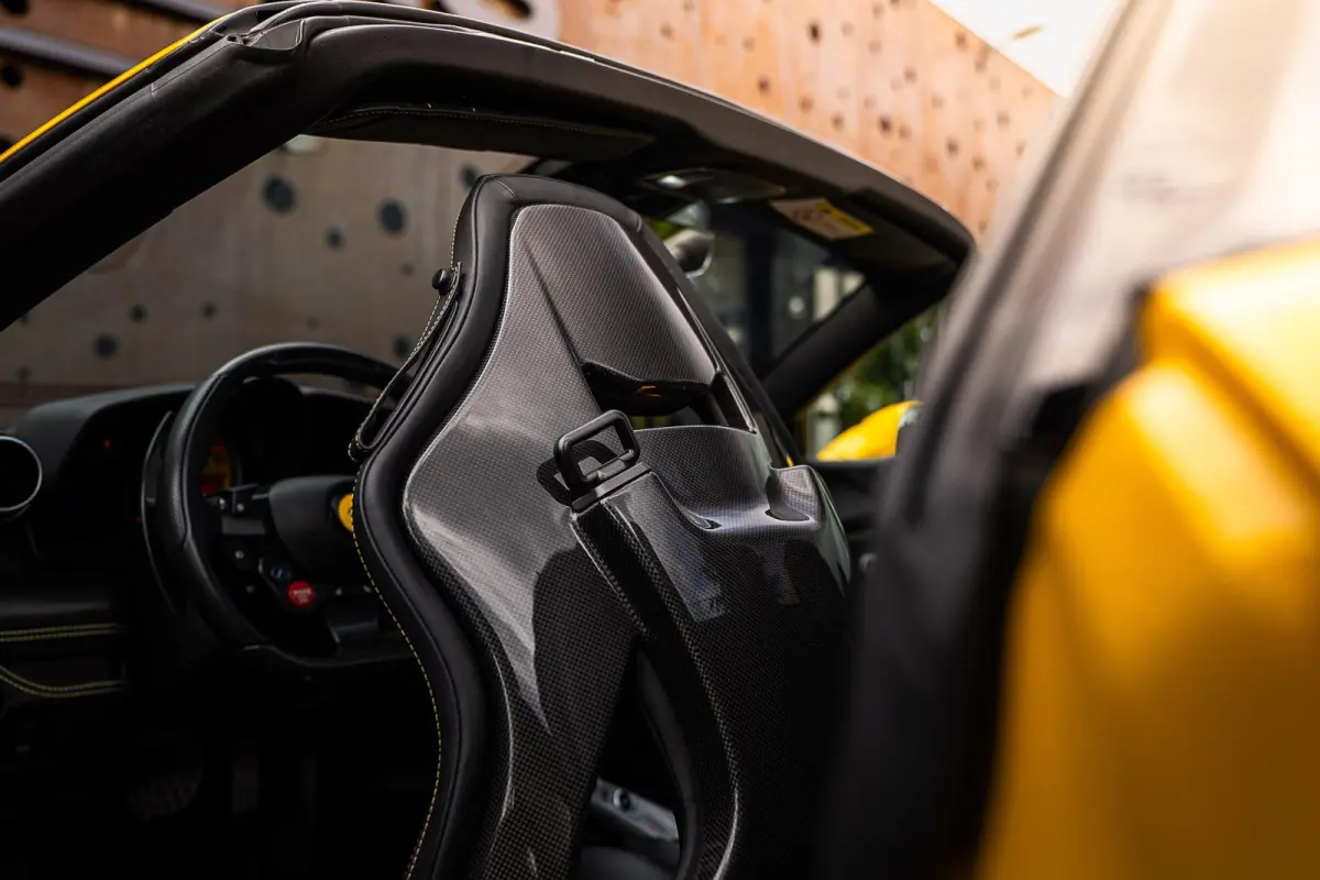 3.9 V8 HELE | Lift | Carbon | Racing Seats | Camera |