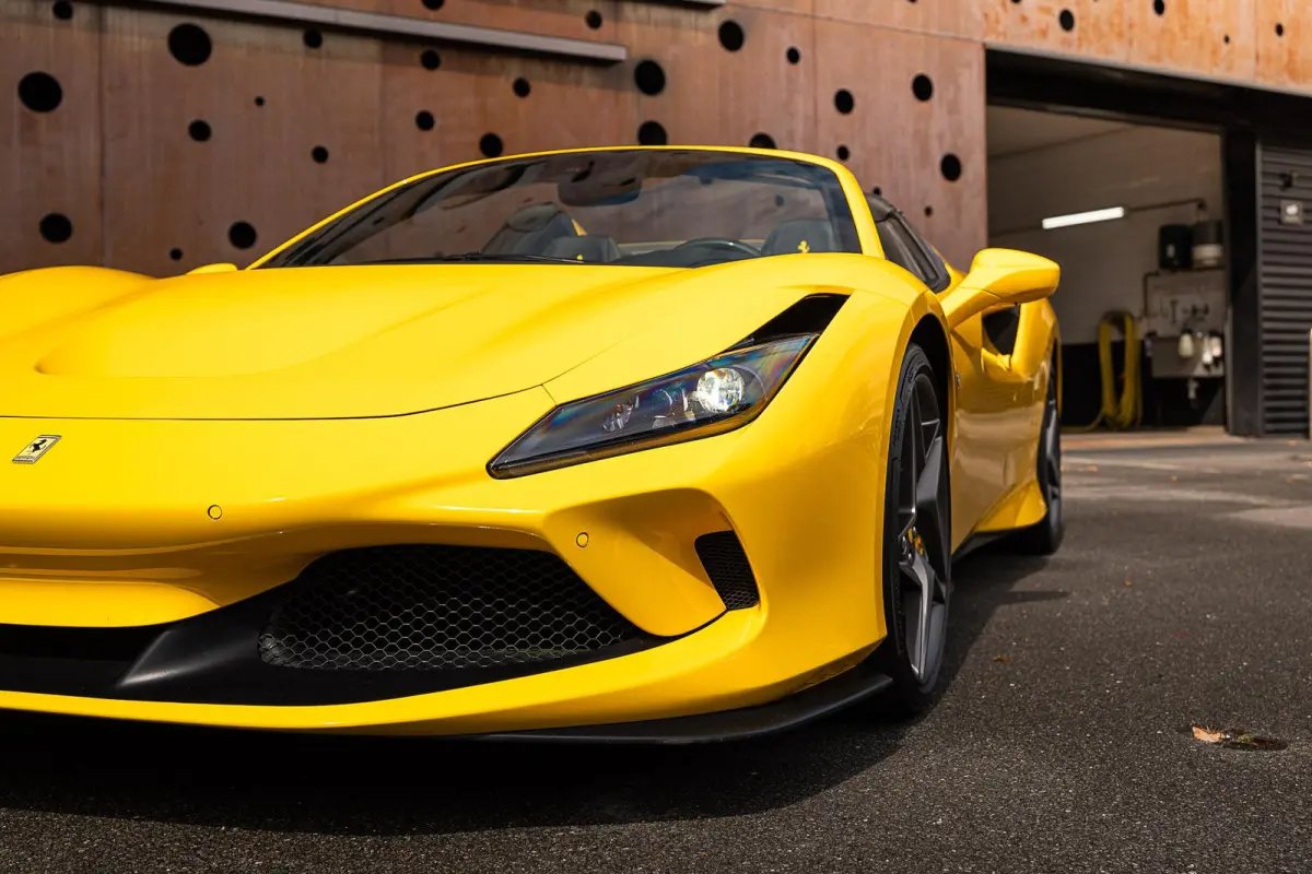 3.9 V8 HELE | Lift | Carbon | Racing Seats | Camera |