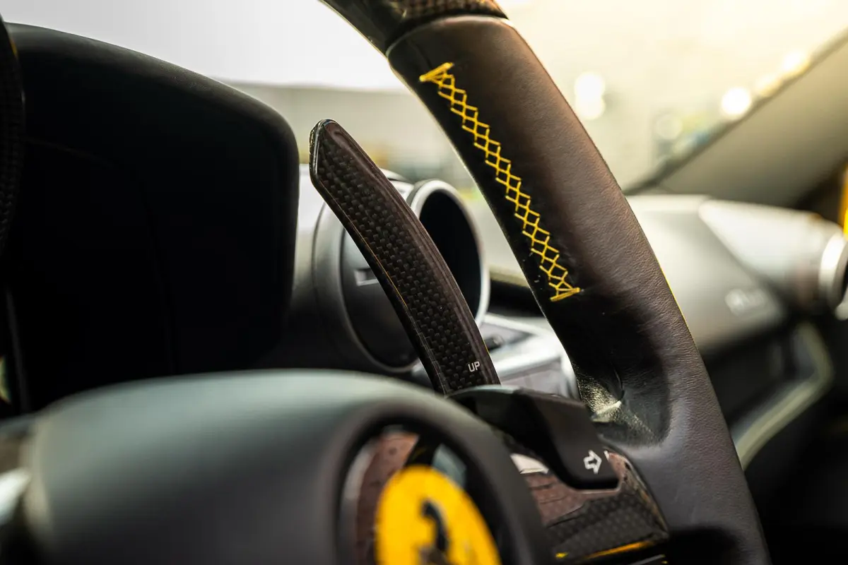 3.9 V8 HELE | Lift | Carbon | Racing Seats | Camera |