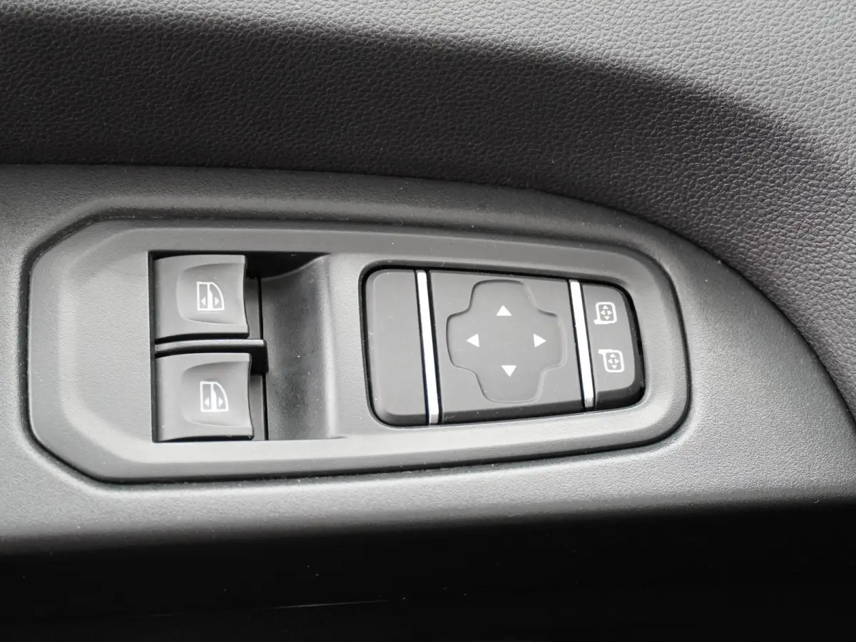 Energy Blue dCi 110 Authentique | 9-Persoons | Airco | Cruise | LED |