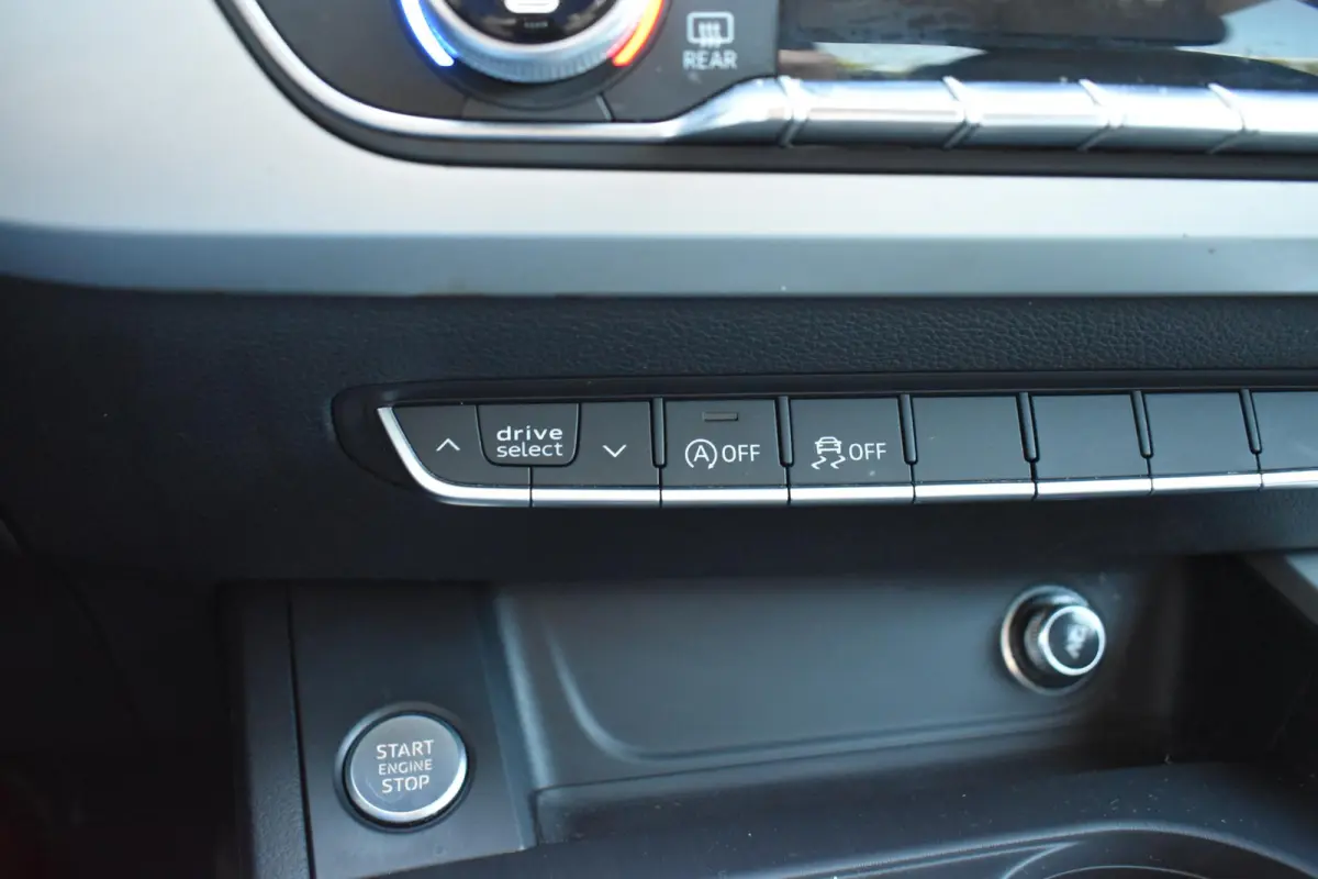 35 TFSI ECC LMV NAVI CRUISE TREKHAAK