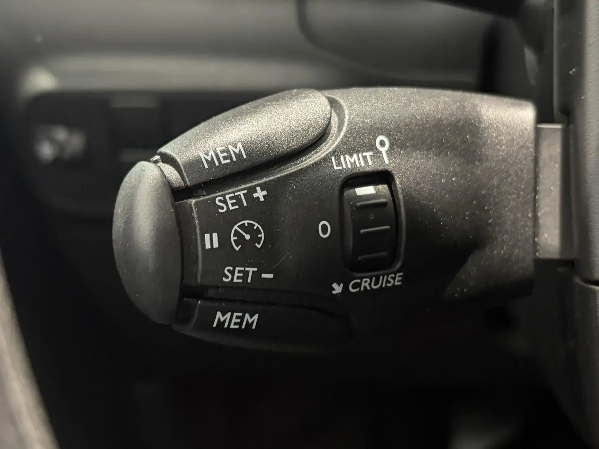 1.2 Feel Special ZUINIG RIJDEN! | AIRCO | APPLE CARPLAY/ANDROID AUTO | PARKEERSENSOREN