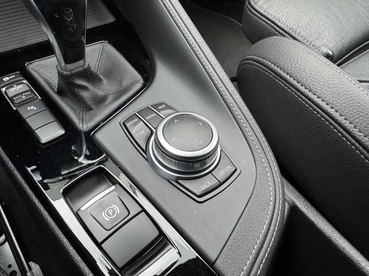 sDrive20i Business Edition Plus xLine|NL-Auto|LED